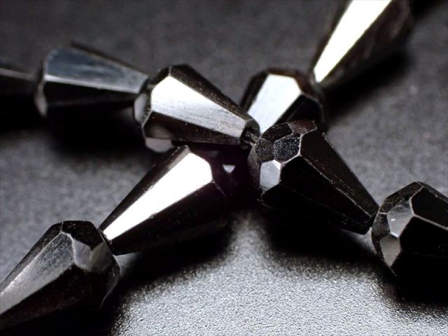 ブラックスピネル 尖晶石 ドロップカット 縦約5mm-6mm×横約3.5mm 一連 約30-34cm 宝石質ネックレス&ブレスパーツ 艶感抜群 ミャンマー産 パワーストーン