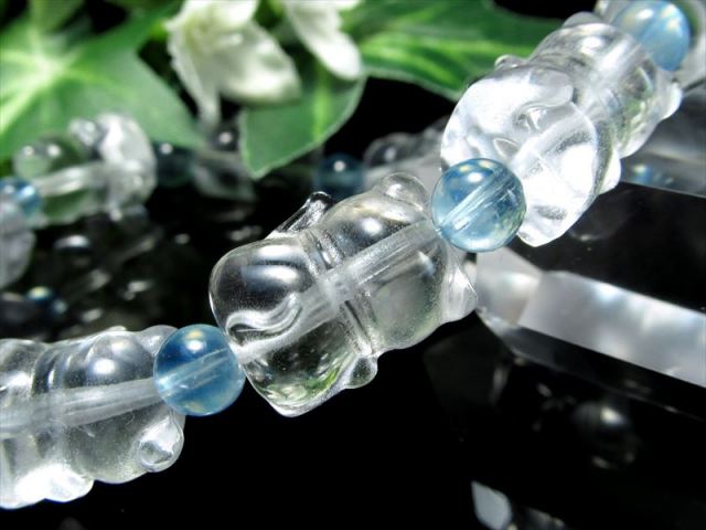 天然水晶 左手招き猫 デザインブレスレット 水晶招き猫16mm×9個前後