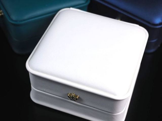 選べる4色 クラウンブレスレットケース 化粧箱 ケースサイズ約9cm×9cm