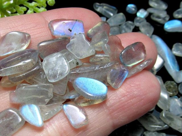 透明美麗シラー ラブラドライトさざれ 100グラム 困難を打開する石