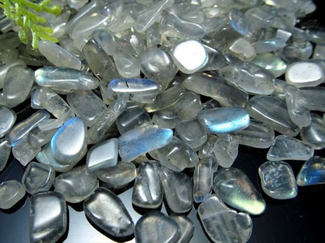 透明美麗シラー ラブラドライトさざれ 100グラム 困難を打開する石
