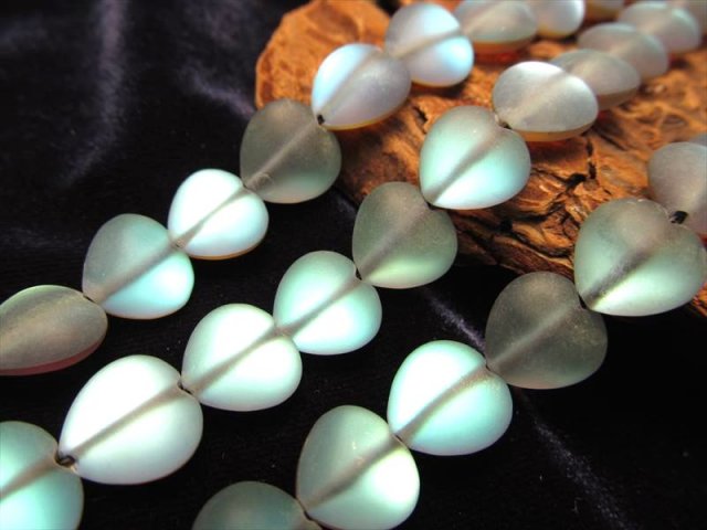 レインボーグラスオーラ ルナフラッシュ フロスト加工 ブラックカラー ハート型 約10.5mm珠 一連 約38-40cm 人工石 rn-p パワーストーン 天然石