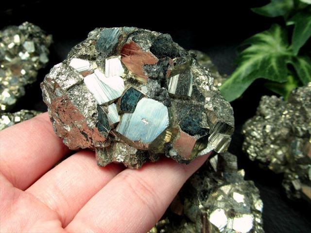 4A パイライト 黄鉄鉱 ミニクラスター 1個売り 185g-200g ギラギラ 迫力満点 ミニクラスター インテリアにも ペルー産 ngt パワーストーン 天然石