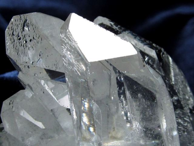 ゼッカ•デ•ソウザ産カテドラルバーナクル天然石水晶クラスター虹入り