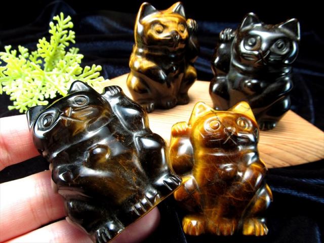 招き猫　タイガーアイ　ローズクォーツ・クリスタル置物セット　まとめ売り タイガーアイ ペア 招き猫 置物 1匹の重さ約60g-70g 2匹セット 開運