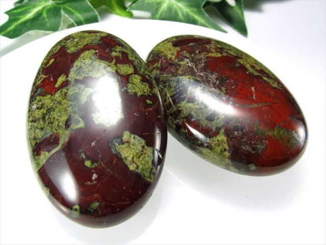 ドラゴンブラッドジャスパー ホットストーン 重さ 約85g-95g 大きさ約6cm×4cm マッサージ用天然石 タンブル