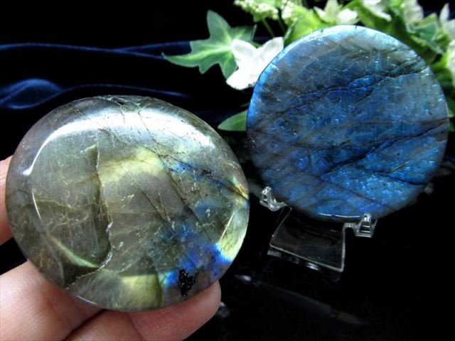 鮮やかシラー ラブラドライト ライオン 彫刻置物 1個売り 重さ約35g