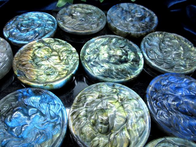 鮮やかシラー ラブラドライト ライオン 彫刻置物 1個売り 重さ約35g