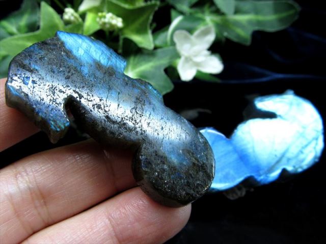 鮮やかシラー ラブラドライト タツノオトシゴ 彫刻置物 1個売り 重さ約