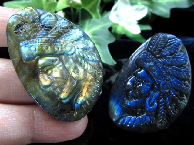 鮮やかシラー ラブラドライト インディアン 彫刻置物 1個売り 重さ約  