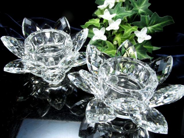 満開の花びら 蓮の花デザイン アクリル製の浄化皿 幅約110mm 高さ55mm ロータス インテリア 小物入れ さざれ入れ 丸玉用台座 3本の丸脚 inmy パワーストーン