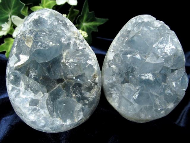 ころんとたまご型 セレスタイト 原石 1個売り 450g-500g 清浄、博愛、休息の象徴 極上天然石 天青石 透明感のある空色 天使の石 マダガスカル産