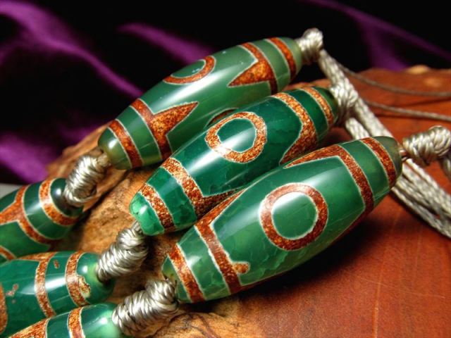 虎牙三眼天珠 こがさんがんてんじゅ 天珠 連 天珠サイズ約29mm 一連10個付き ギャンブル必勝・強運獲得 お買い得 天珠連