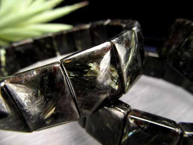 希少石 ヌーマイト バングルブレスレット タイプB 幅約16mm