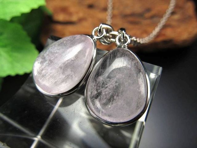 激安宣言 クンツァイトペンダントトップ ぷっくりドロップ型 石サイズ