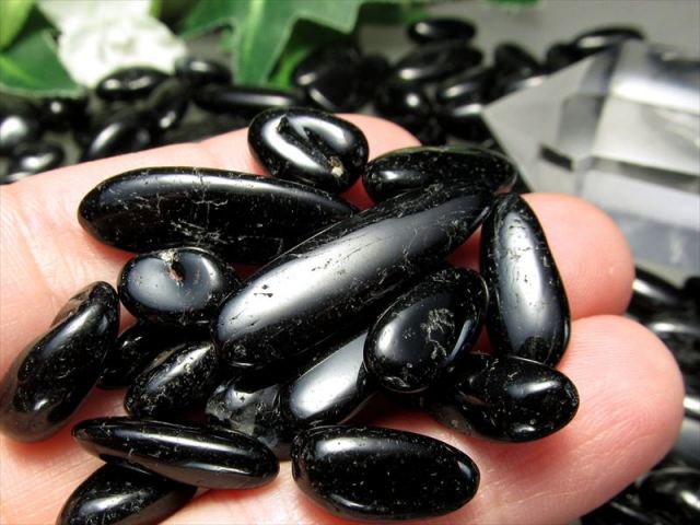 ブラックトルマリン 大粒 さざれ 100g 粒の大きさ 約8ミリ-18ミリ 浄化