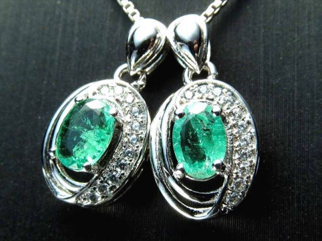 超透明宝石質5A エメラルド 翠玉 ペンダントトップ オーバルカット 1個売り 石サイズ縦約6.0mm Silver925 ジルコニア装飾タイプ コロンビア産 デザインA
