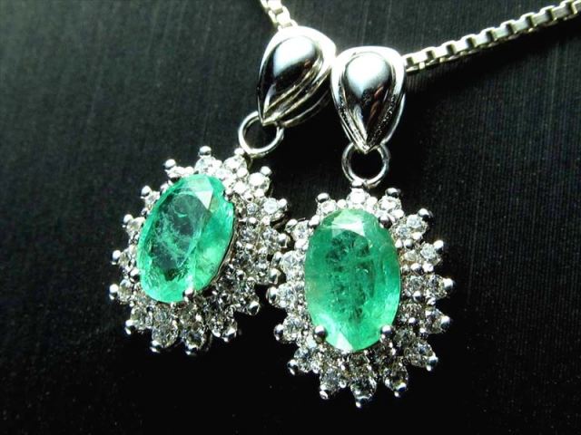 超透明宝石質5A エメラルド 翠玉 ペンダントトップ オーバルカット 1個売り 石サイズ縦約6.0mm Silver925 ジルコニア装飾タイプ 世界四大宝石の一つ