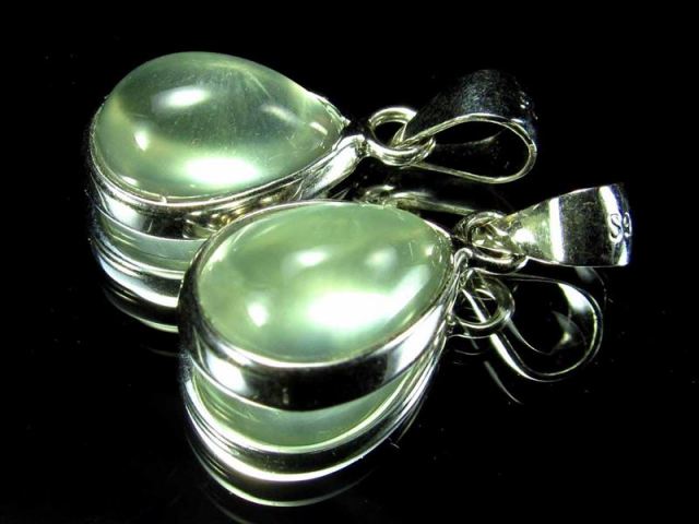 プレナイト ペンダントトップ ぷっくりドロップ型 1個売り 縦約10mm前後 透明度抜群 真実を見抜く石 Silver925 オーストラリア産