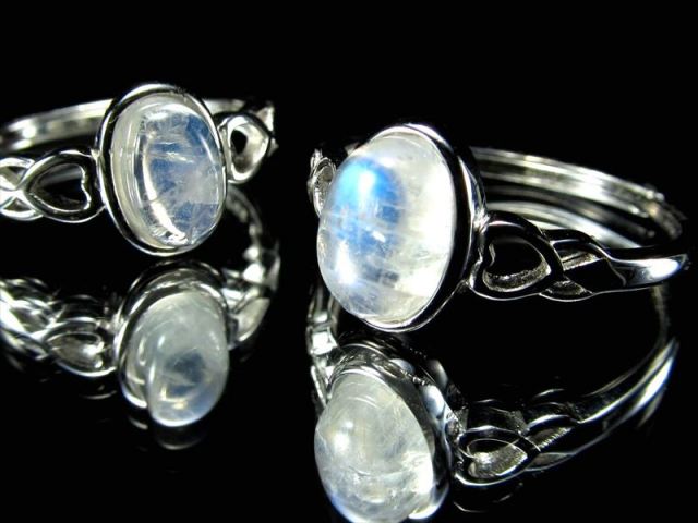 ブルームーンストーン オーバル型リング 1個売り フリーサイズ 9号-13