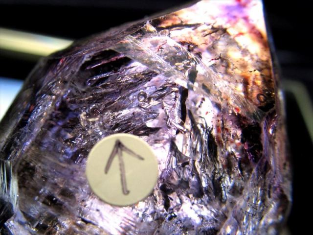 2ヶ所に水入り スーパーセブン 結晶ポイント原石 幅約54mm 重さ47.9g キラキラインクルージョン 超透明 最強のパワーストーン 万能のパワーストーン