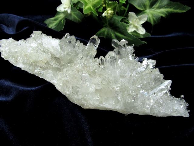 照り最高の水晶 ゼッカ産 水晶クラスター 最大幅約142mm 重さ147g 謎