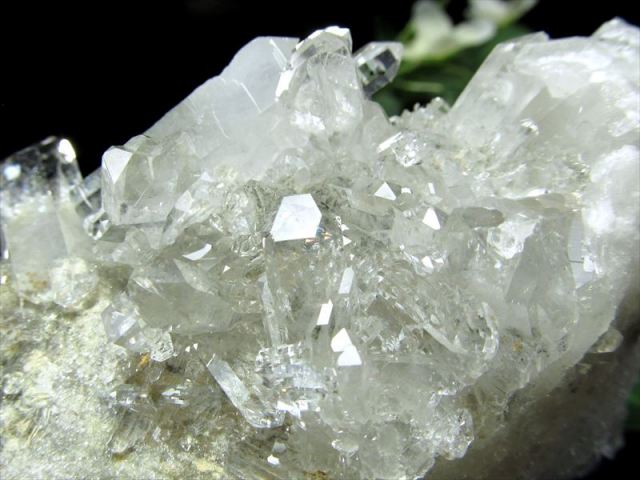 照り最高の水晶 ゼッカ産 水晶クラスター 最大幅約142mm 重さ147g 謎