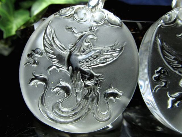 鳳凰　水晶　彫り 木製台座付き】水晶 鳳凰彫刻