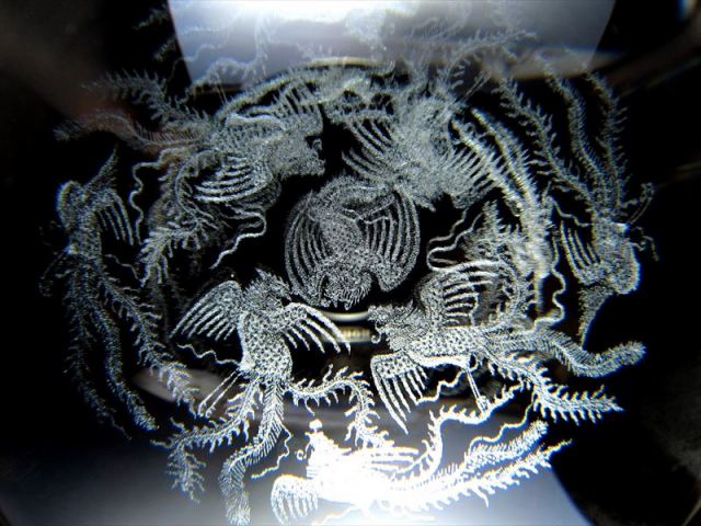 天然石 玉 透空彫 福在眼前紋 置物 賞物 古美術品 9羽の鳳凰 クリスタルガラス製 丸玉 専用台座付き 直径約80mm レーザー