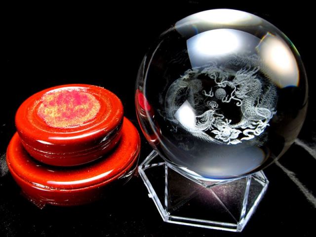 ★限定特選品★極上レーザー彫刻【80mm丸玉♢五本爪双龍ドラゴンボール&護符】❤️ 鳳凰と神龍 クリスタルガラス製 丸玉 専用台座付き 直径約80mm