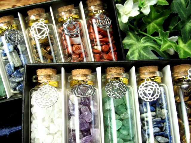 セット売り 数量限定入荷 7チャクラ さざれ石 ボトル置物 瓶サイズ 高さ約6.5cm×幅約2.4cm 7種のチャクラストーンズ 古代インドから伝わるエネルギー補給