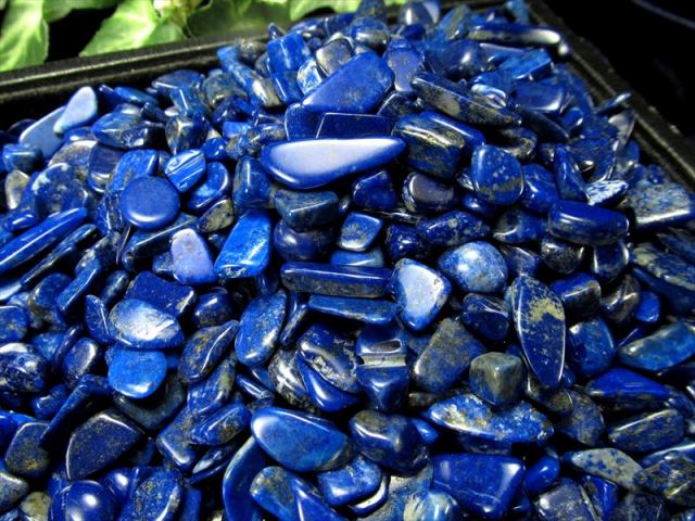 品質UP 5A 艶々ラピスラズリ 青金石 さざれ 200グラム 粒の大きさ平均