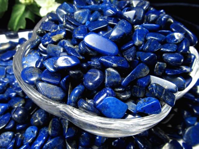 品質UP 5A 艶々ラピスラズリ 青金石 さざれ 200グラム 粒の大きさ平均