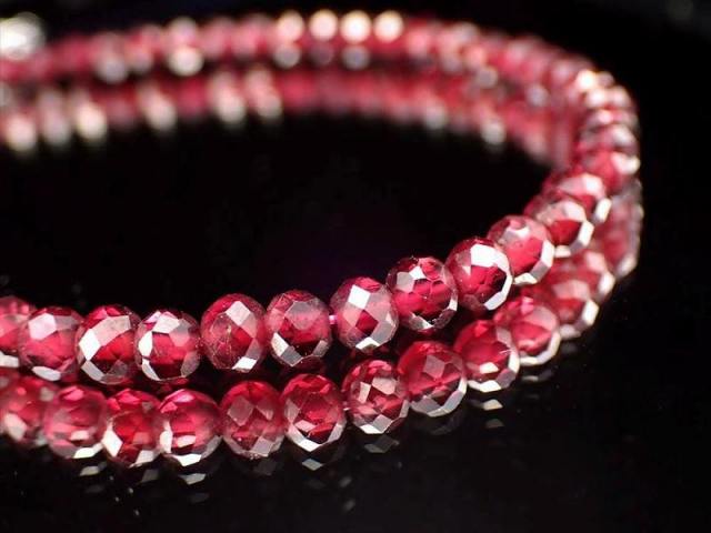 ガーネット キラキラカット ワイヤー ブレスレット 幅約3mm デザインワイヤーブレスレット キラキラ繊細カット アジャスター金具付き インド産