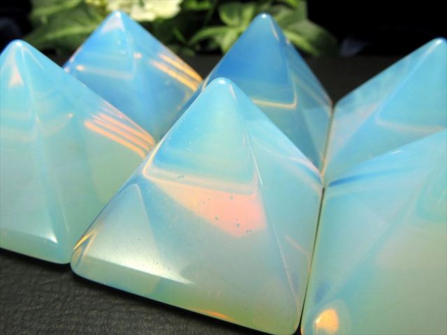 天然石オブジェ^ - ^ノ Amazon.co.jp: PLEAVIT オルゴナイト ピラミッド 水晶 天然石 チャクラ