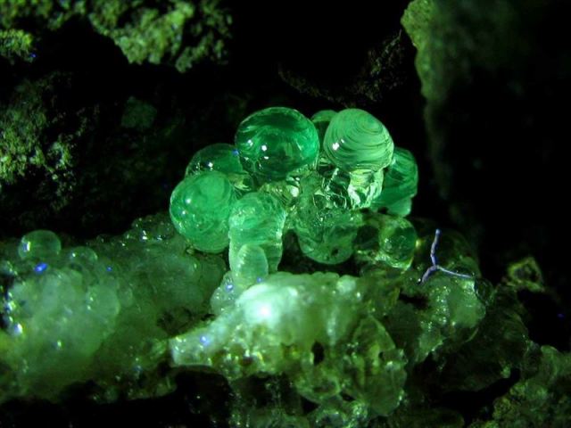 巨大サイズ 天然ハイアライト 玉滴石/グラスオパール 原石 約152mm×約105mm 重さ589g オパールの中でも最も希少といわれる宝石 ミステリアスストーン