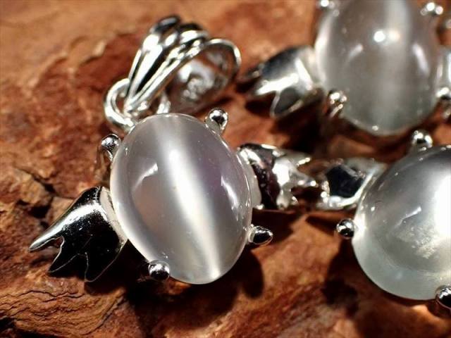 激安宣言 シルバームーンストーン エンジェル ペンダントトップ 縦8.5mm 1個売り 天使トップ シルバー925 インド産 geki-tensiA31 pe-s