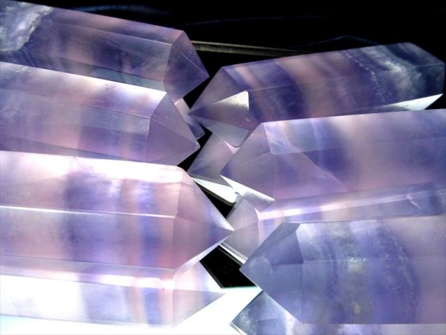 フルオライト結晶 緑紫 緑と紫が斜めに入った珍しいタイプ、人気の鉱物、レインボー