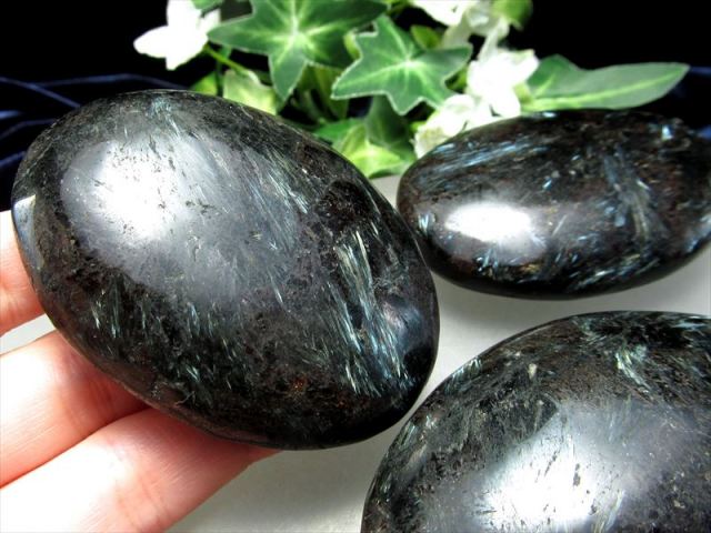 太古の天然石 ヌーマイト ホットストーン型 タンブル 1個売り 重さ175g