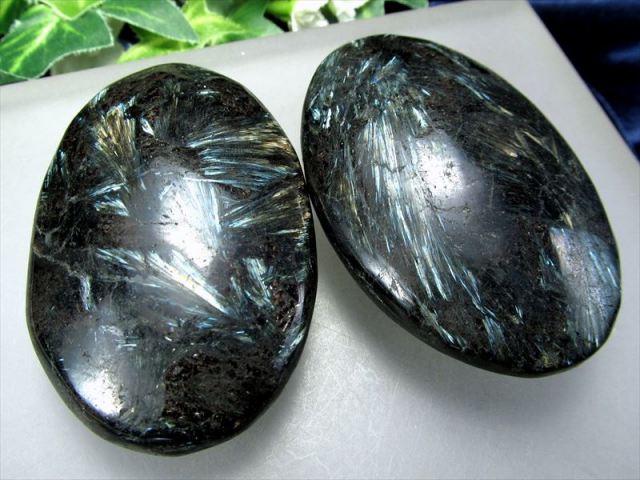 太古の天然石 ヌーマイト ホットストーン型 タンブル 1個売り 重さ175g