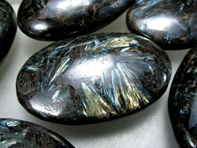 太古の天然石 ヌーマイト ホットストーン型 タンブル 1個売り 重さ175g