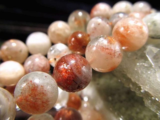 激安宣言 約8mm珠 一連 フェルドスパーサンストーン 約37cm-39cm キラキラアベンチュレッセンス サンベリル グリーンサンストーン 入り タンザニア産