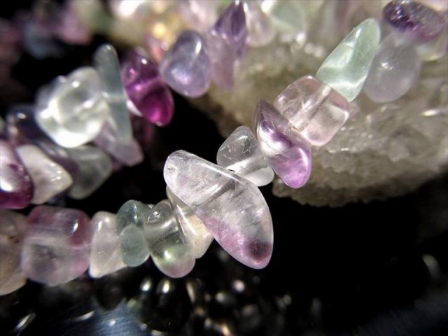 フローライト さざれ 約5mm-12mm 一連 約75-78cm ファントム入り ネックレスなどに ブラジル産 rn-p hos パワーストーン 天然石