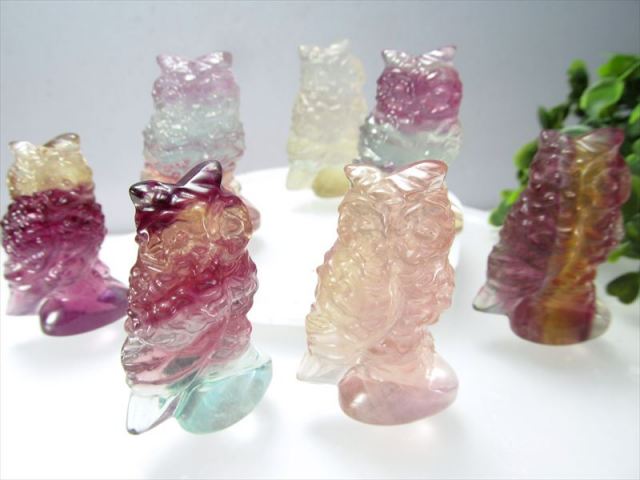 繊細な彫刻☆天使のような可愛いフローライトふくろう 置物 繊細な彫刻☆天使のような可愛いフローライトふくろう 置物