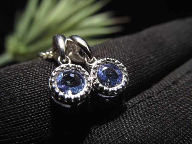 超透明宝石質5A タンザナイトペンダントトップ 縦約7mm バチカン除く SILVER925 シルバー宝飾タイプ タンザニア産 pe-