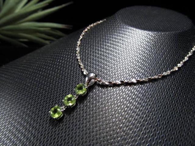 極上5A 超透明宝石質 ペリドット ペンダントトップ 3連ラウンドカット