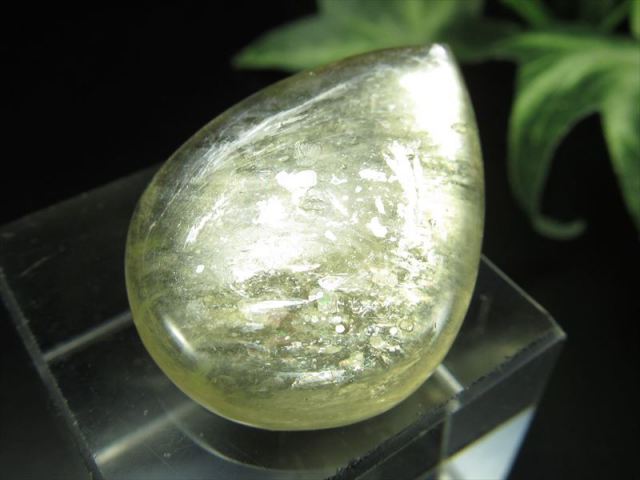 超希少 天然ゴールデンマイカ タンブル 石サイズ縦約29.5mm 重さ5.5g 1個売り 華やかな金色の輝き 美しく気品ある煌めき 天然金雲母 魔除け・邪気払いの石