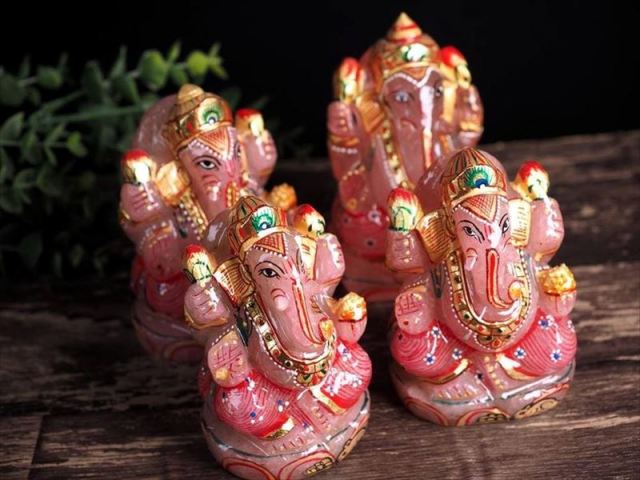 ローズクォーツ ガネーシャ彫り置物 約160g-180g 1個売り 豪華22金カラー彩色 夢を叶える象 愛とやさしさの象徴 極上手彫り インド産