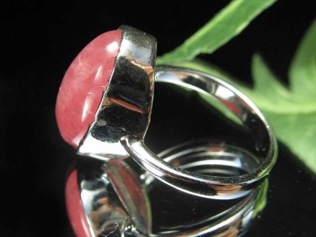 艶々ピンク色 インカローズ オーバル型リング 石サイズ15mm リング