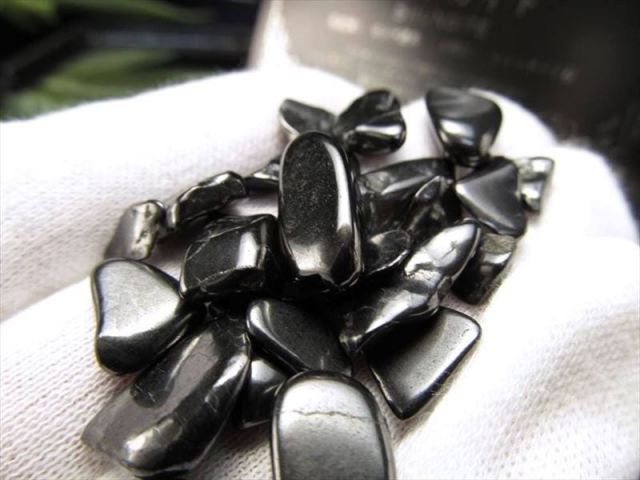 漆黒の輝き シュンガイト シュンガ石 さざれ 約200g入り 粒の大きさ約